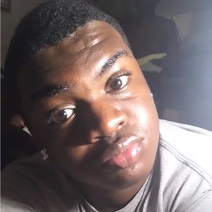 Meet your Posher, Chanel